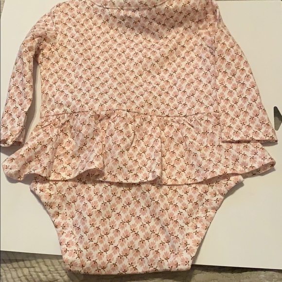 Carter’s 3 piece girls onesie/pants set - Picture 6 of 8